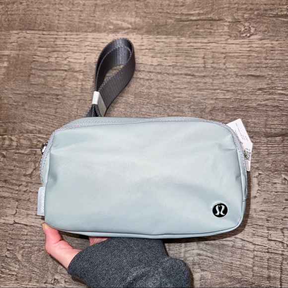 Lululemon Everywhere Belt Bag in Silver Drop NWT crmtl.fr